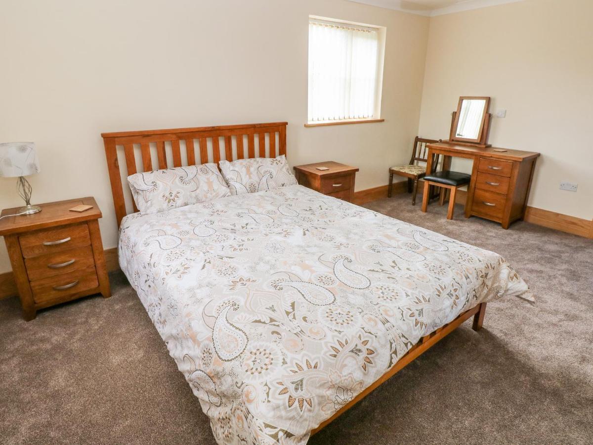 Grooms Quarters At Pant Y Gaseg Farm Ammanford Extérieur photo