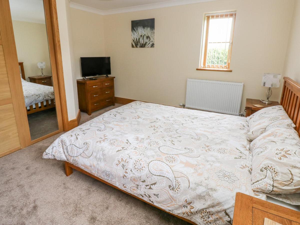 Grooms Quarters At Pant Y Gaseg Farm Ammanford Extérieur photo