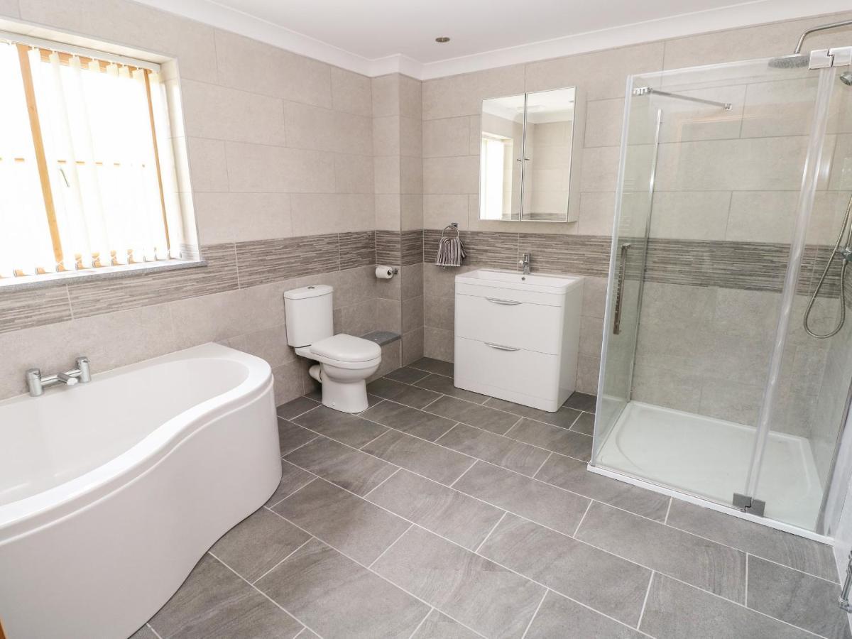 Grooms Quarters At Pant Y Gaseg Farm Ammanford Extérieur photo