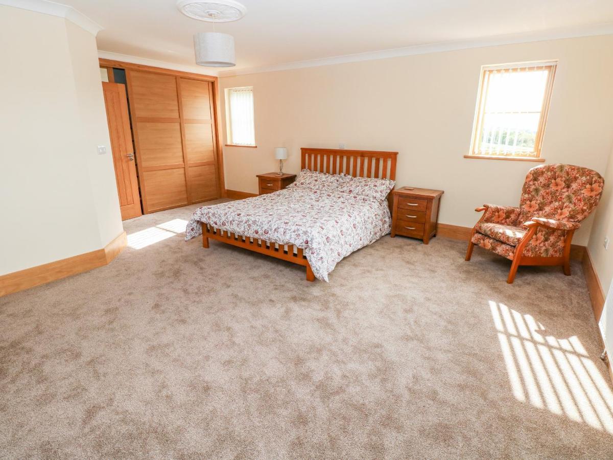 Grooms Quarters At Pant Y Gaseg Farm Ammanford Extérieur photo