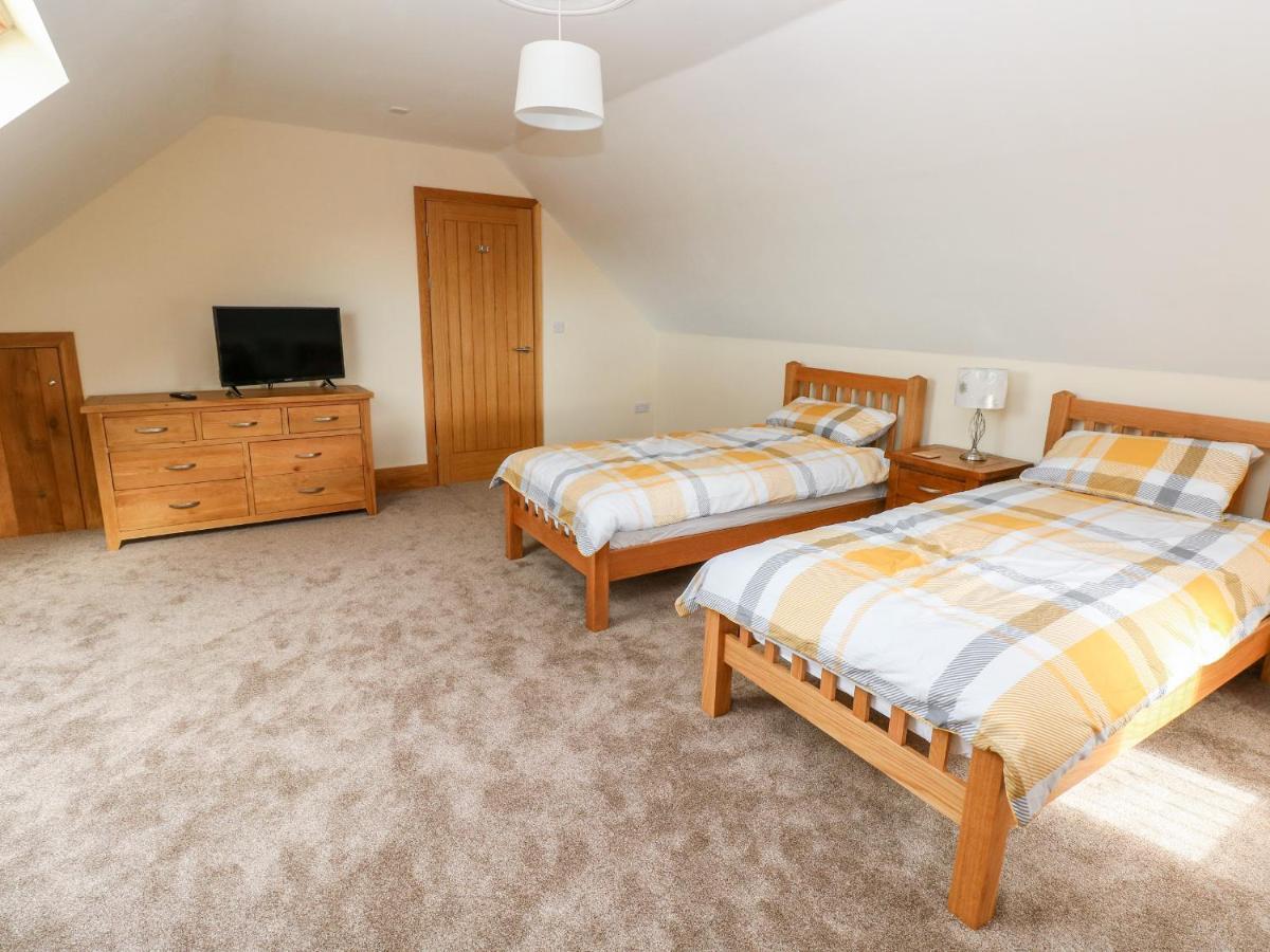 Grooms Quarters At Pant Y Gaseg Farm Ammanford Extérieur photo
