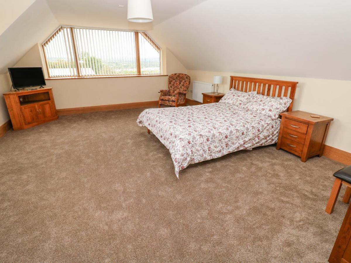 Grooms Quarters At Pant Y Gaseg Farm Ammanford Extérieur photo