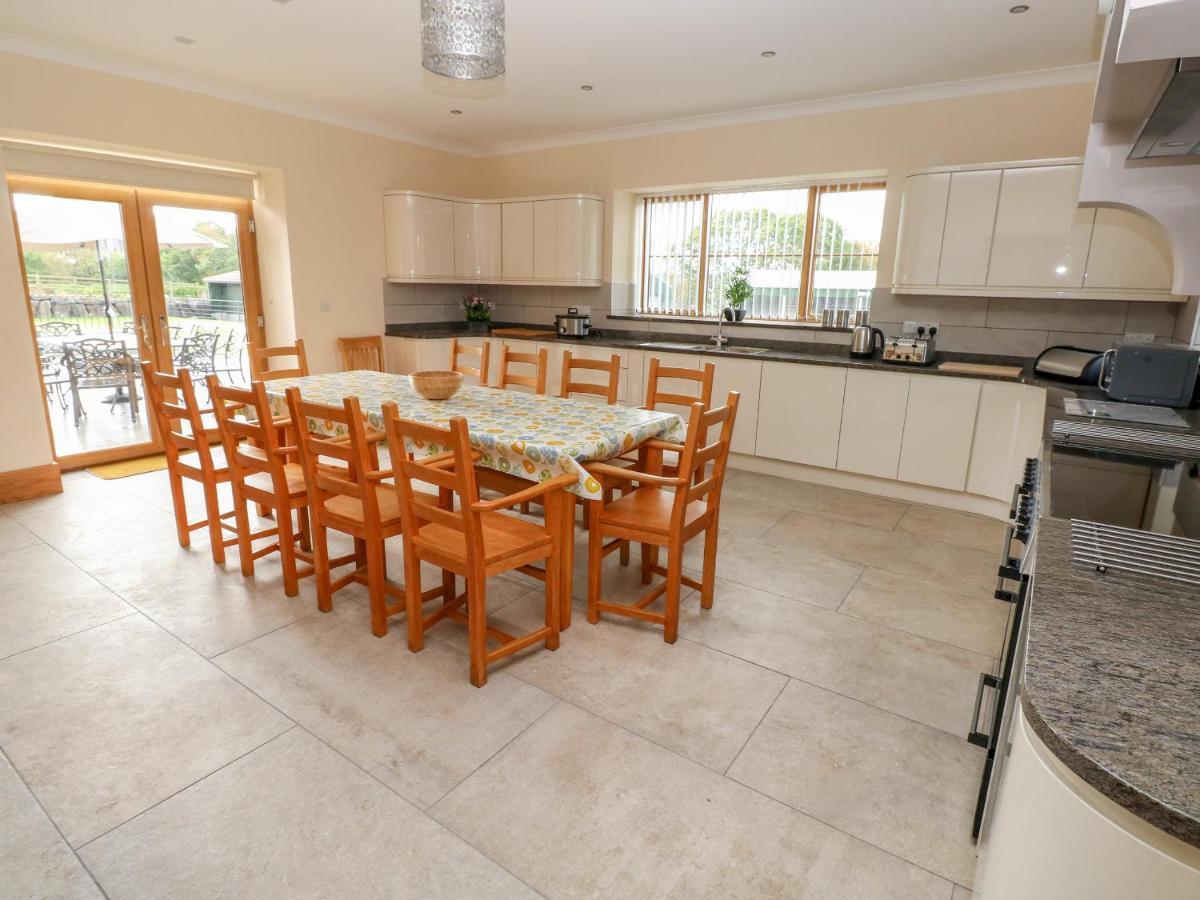 Grooms Quarters At Pant Y Gaseg Farm Ammanford Extérieur photo