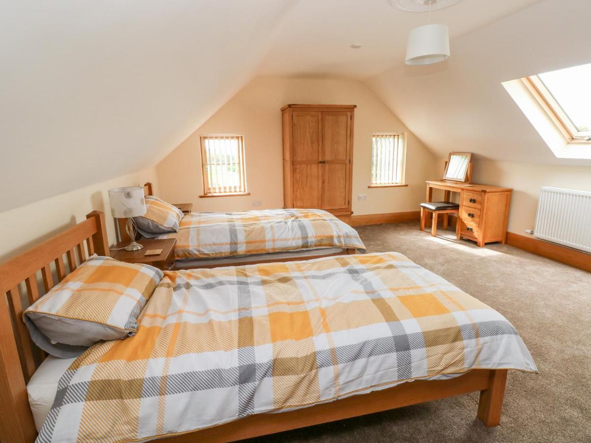 Grooms Quarters At Pant Y Gaseg Farm Ammanford Extérieur photo