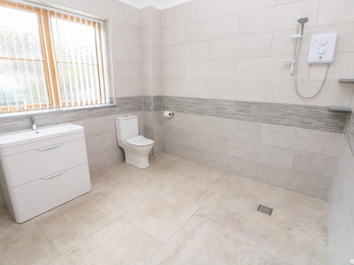 Grooms Quarters At Pant Y Gaseg Farm Ammanford Extérieur photo